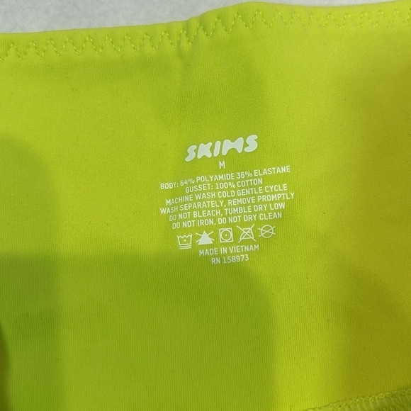 Brand new SKIMS fits everybody high waisted bike short daffodil women’s medium - Picture 3 of 4